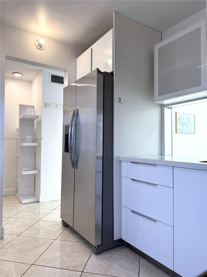 300 Ne 14th Ave #307 - Photo 6 of 23