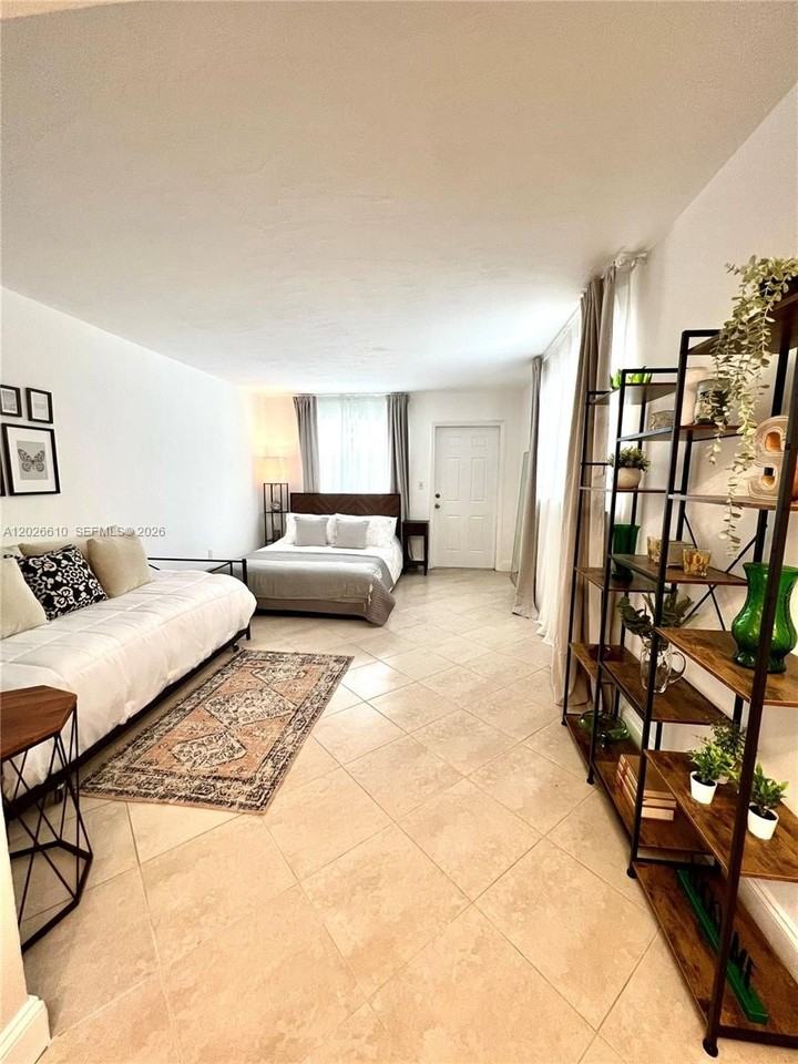 919 Michigan Ave #1