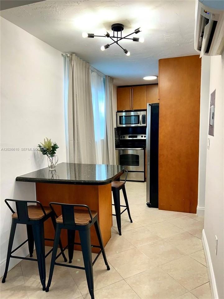 919 Michigan Ave #1 - Photo 6 of 12