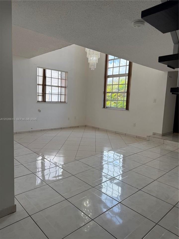 9940 Sw 146th Ct #0 - Photo 4 of 37