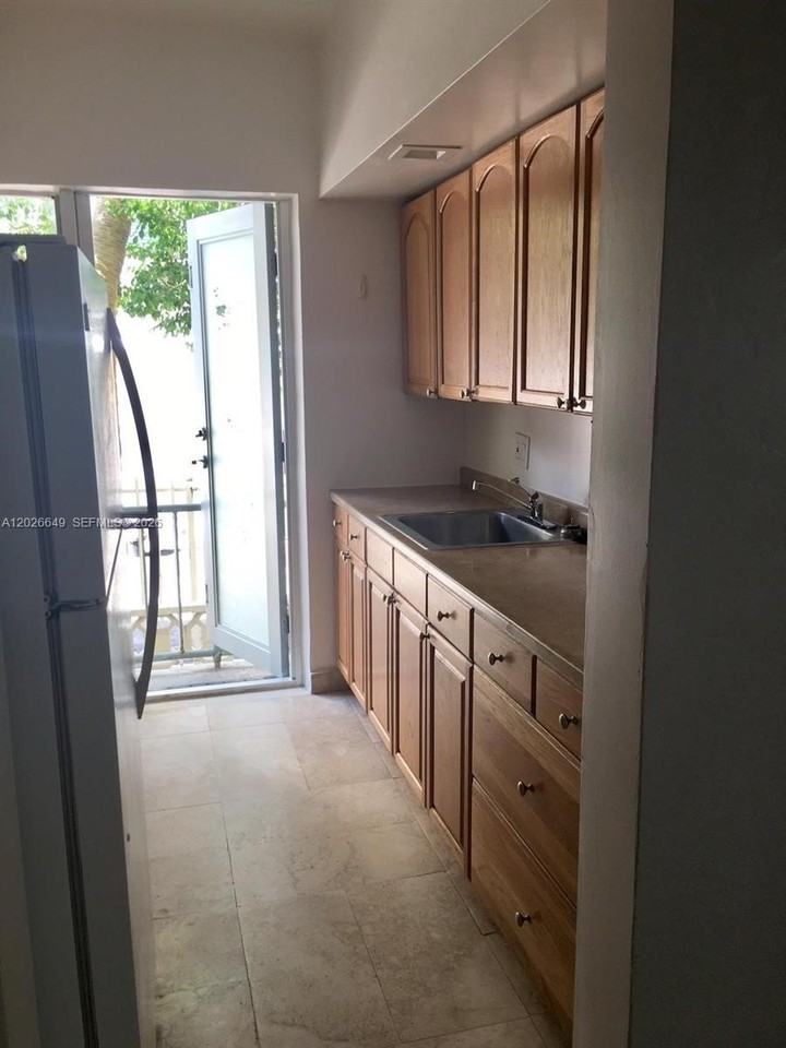 1840 James Ave #7 - Photo 2 of 6