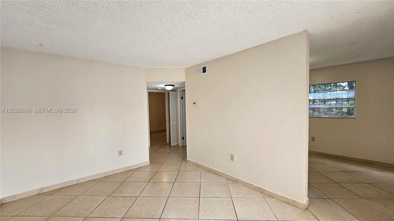 1235 Nw 6th St #3 - Photo 2 of 16