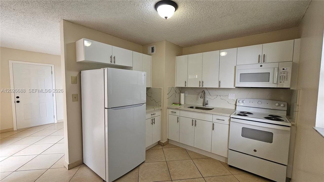 1235 Nw 6th St #3 - Photo 5 of 16