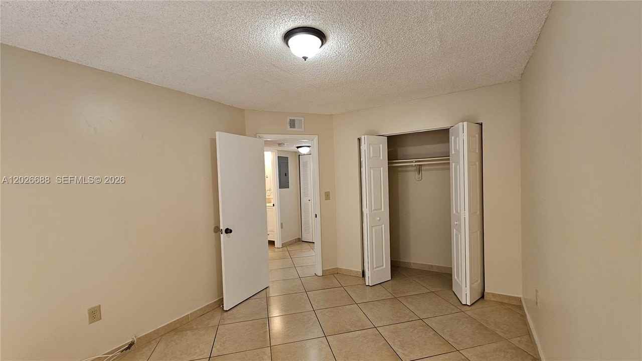 1235 Nw 6th St #3 - Photo 6 of 16