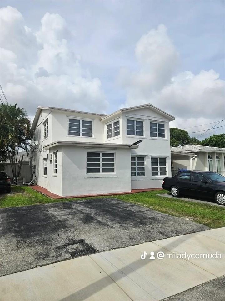 3431 Sw 4th St #1 - Photo 2 of 16