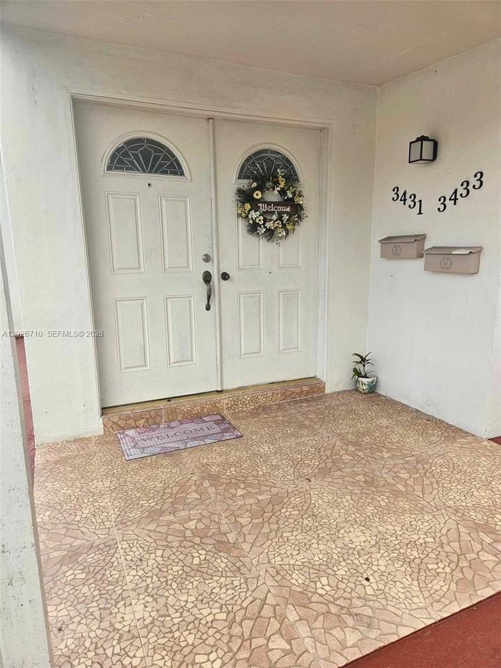 3431 Sw 4th St #1 - Photo 4 of 16