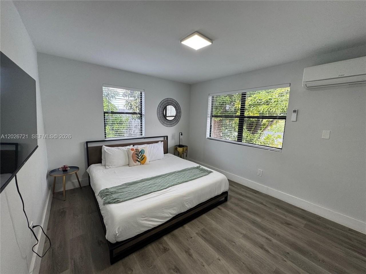 584 Nw 30th St #3 - Photo 3 of 9