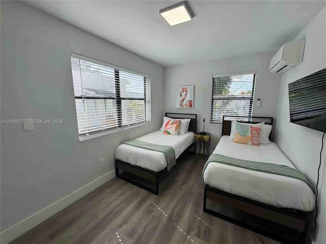 584 Nw 30th St #3 - Photo 4 of 9