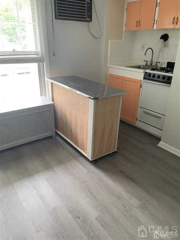 76 S Adelaide Ave #7 - Photo 2 of 10