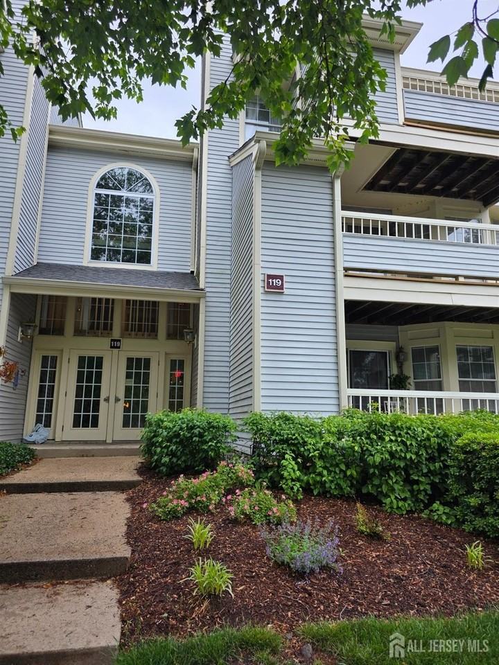 119 Commonwealth Ct #11