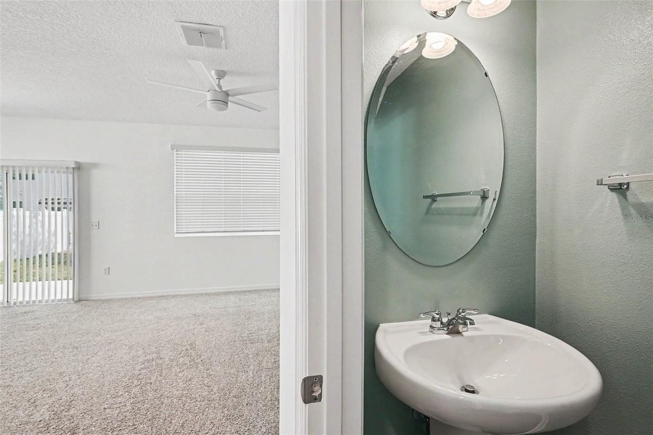 868 Grandin St - Photo 7 of 19