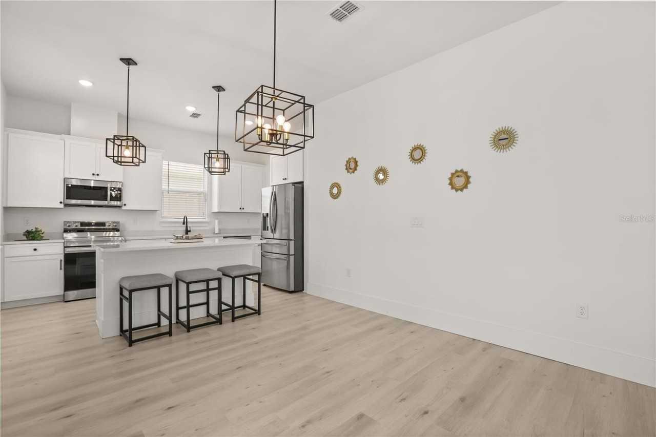 2137 Brighton Ln - Photo 6 of 37
