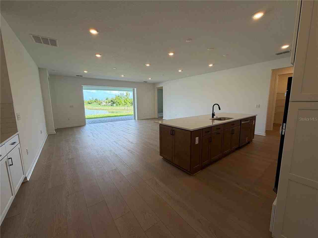 6888 Gilly Shadow St - Photo 5 of 21