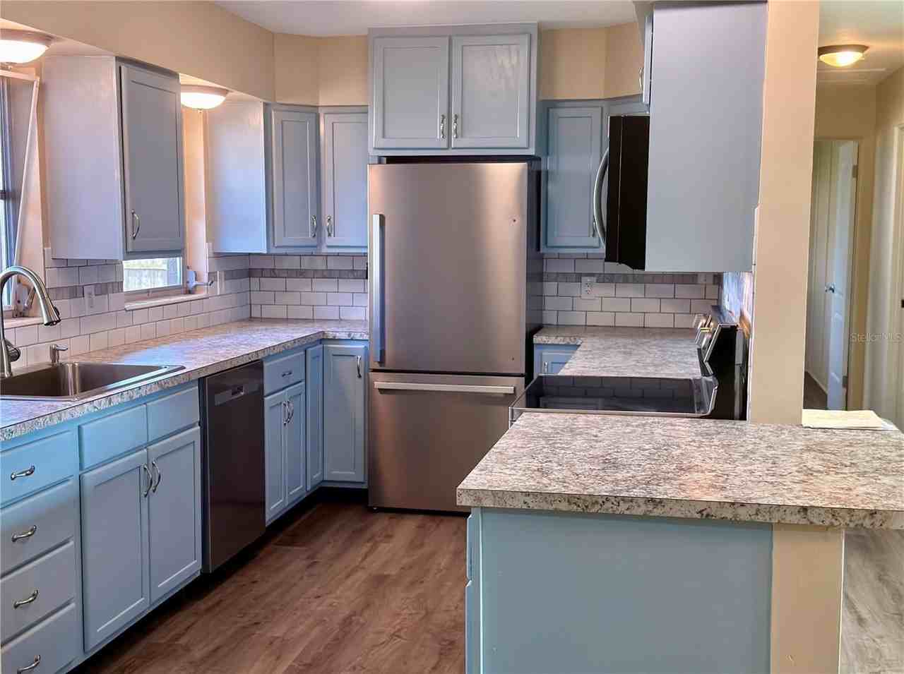 8201 120th St - Photo 3 of 19
