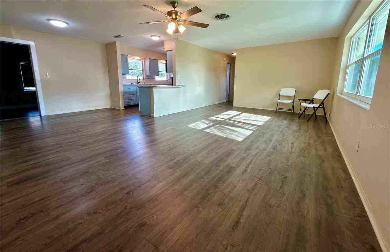 8201 120th St - Photo 7 of 19