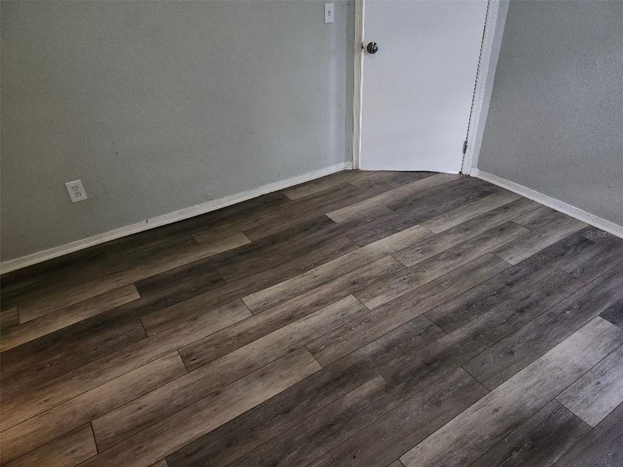 1426 10th St W - Photo 6 of 9