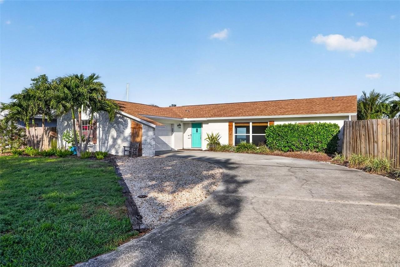 4200 Beach Dr Se - Photo 2 of 16