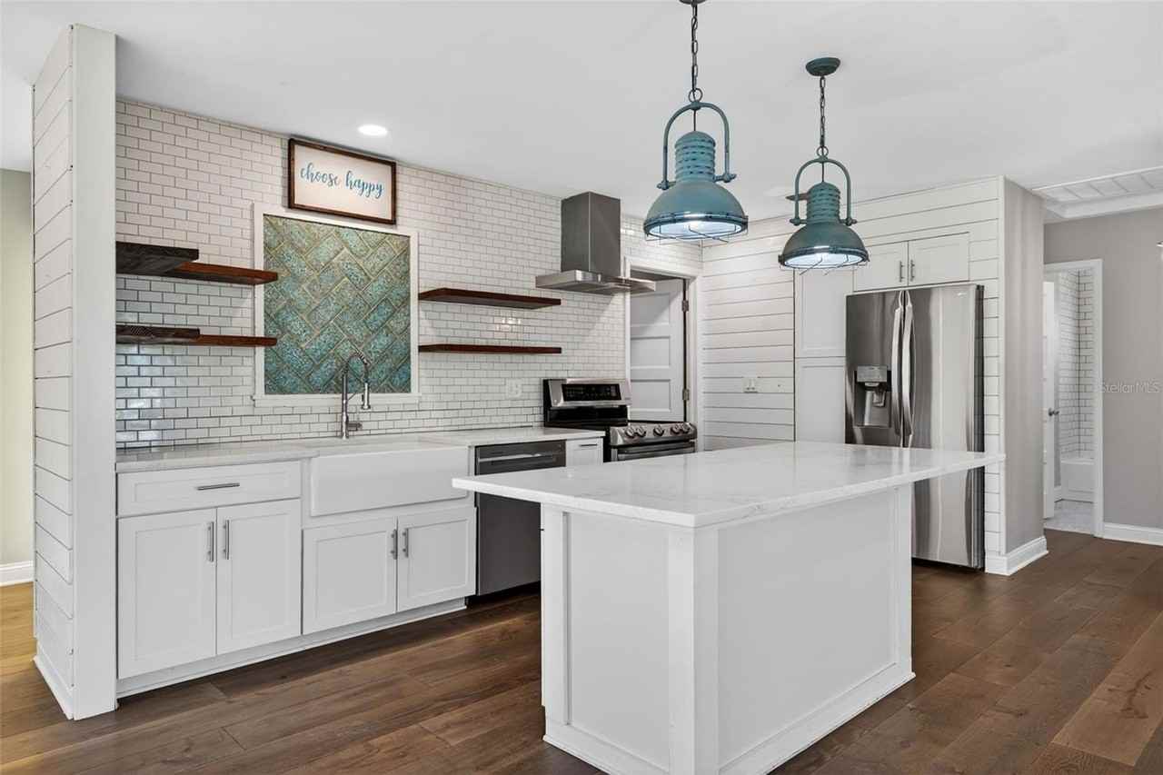 4200 Beach Dr Se - Photo 4 of 16