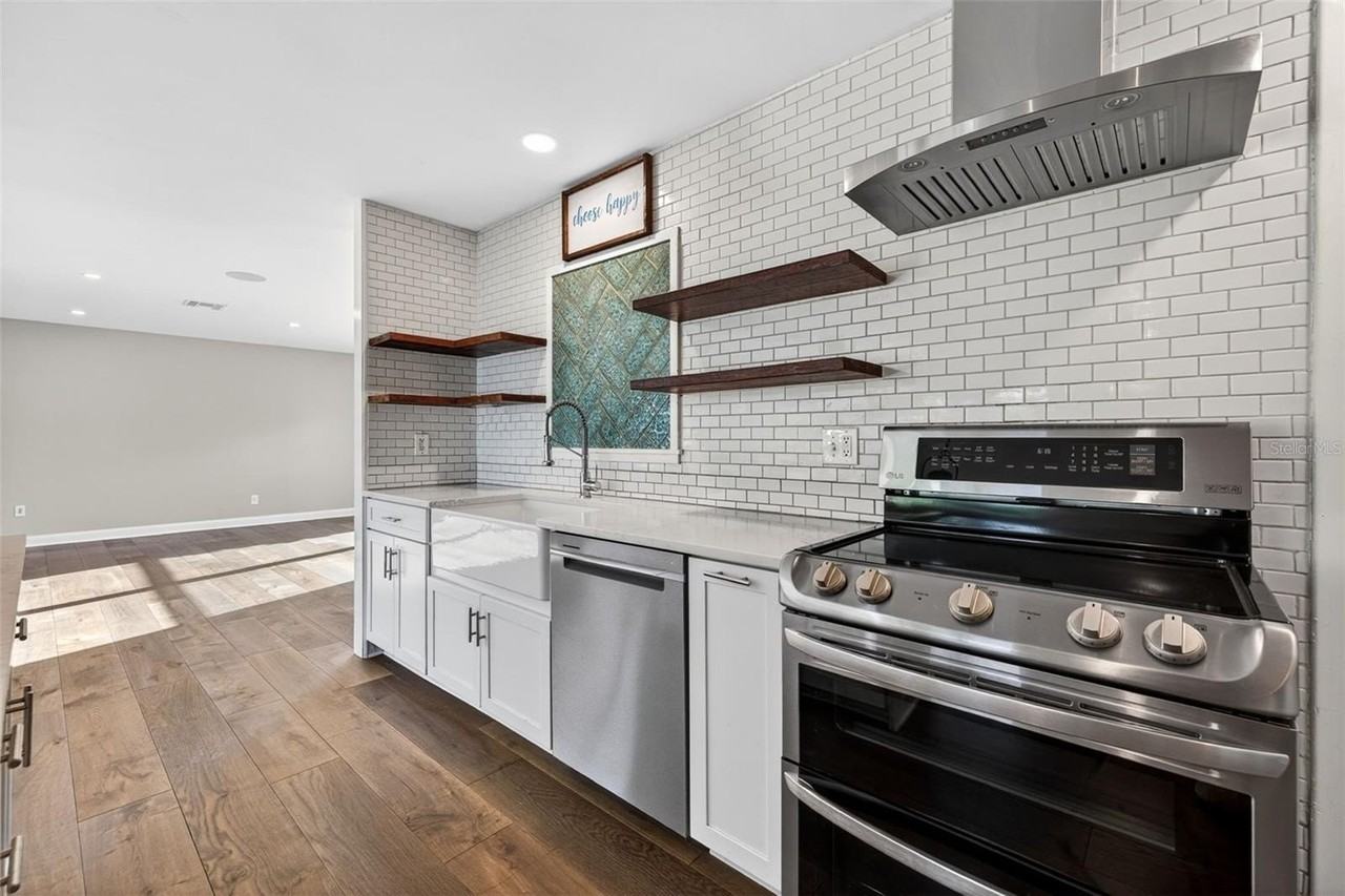 4200 Beach Dr Se - Photo 5 of 16