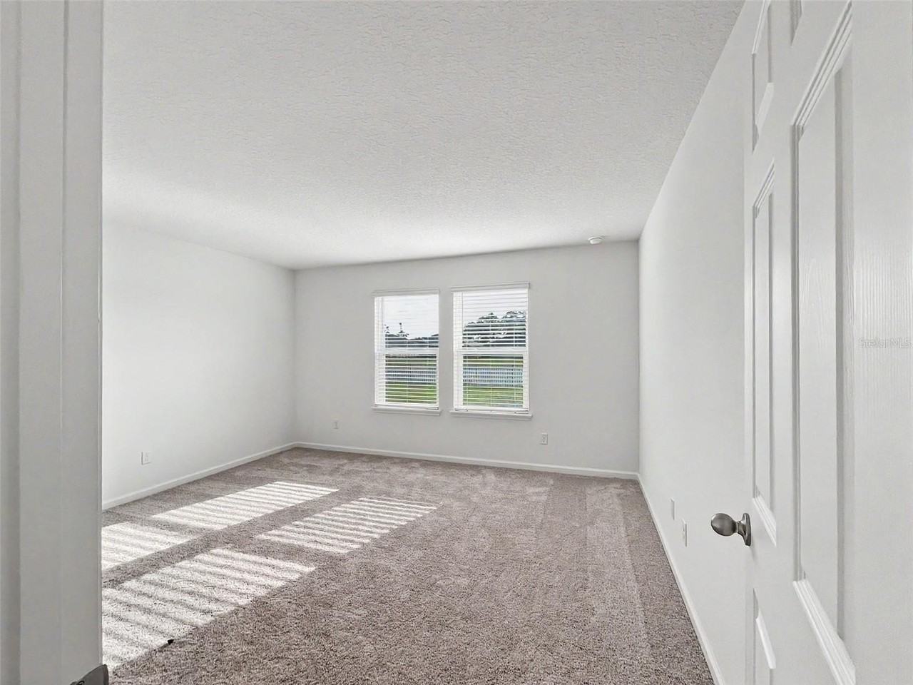 55 Signet Cir - Photo 4 of 39