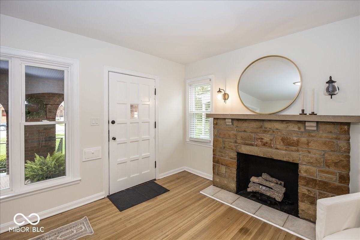 5414 E 10th St - Photo 4 of 35