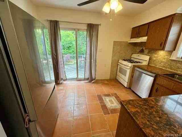 78 Wood St - Photo 4 of 15