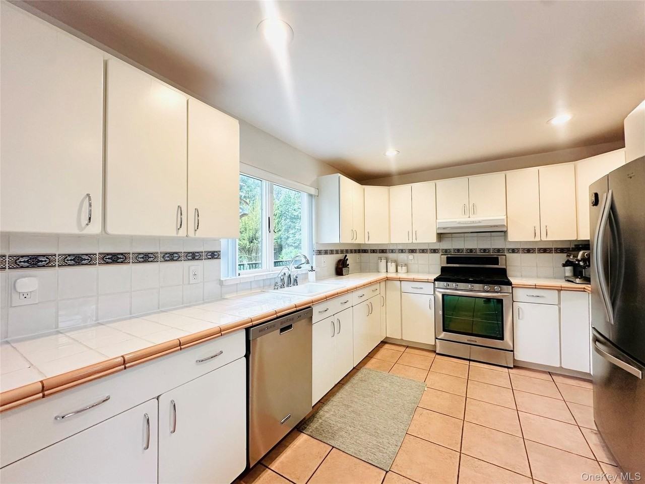 40 Hilltop Rd - Photo 5 of 25