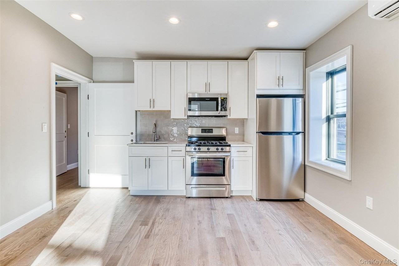 78 Roslyn Rd #204 - Photo 2 of 9
