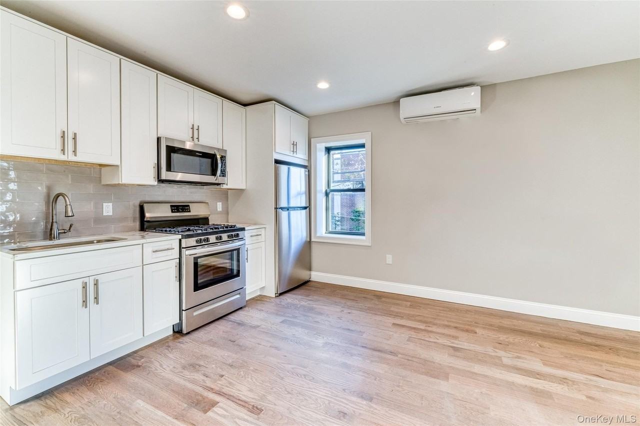 78 Roslyn Rd #204 - Photo 3 of 9