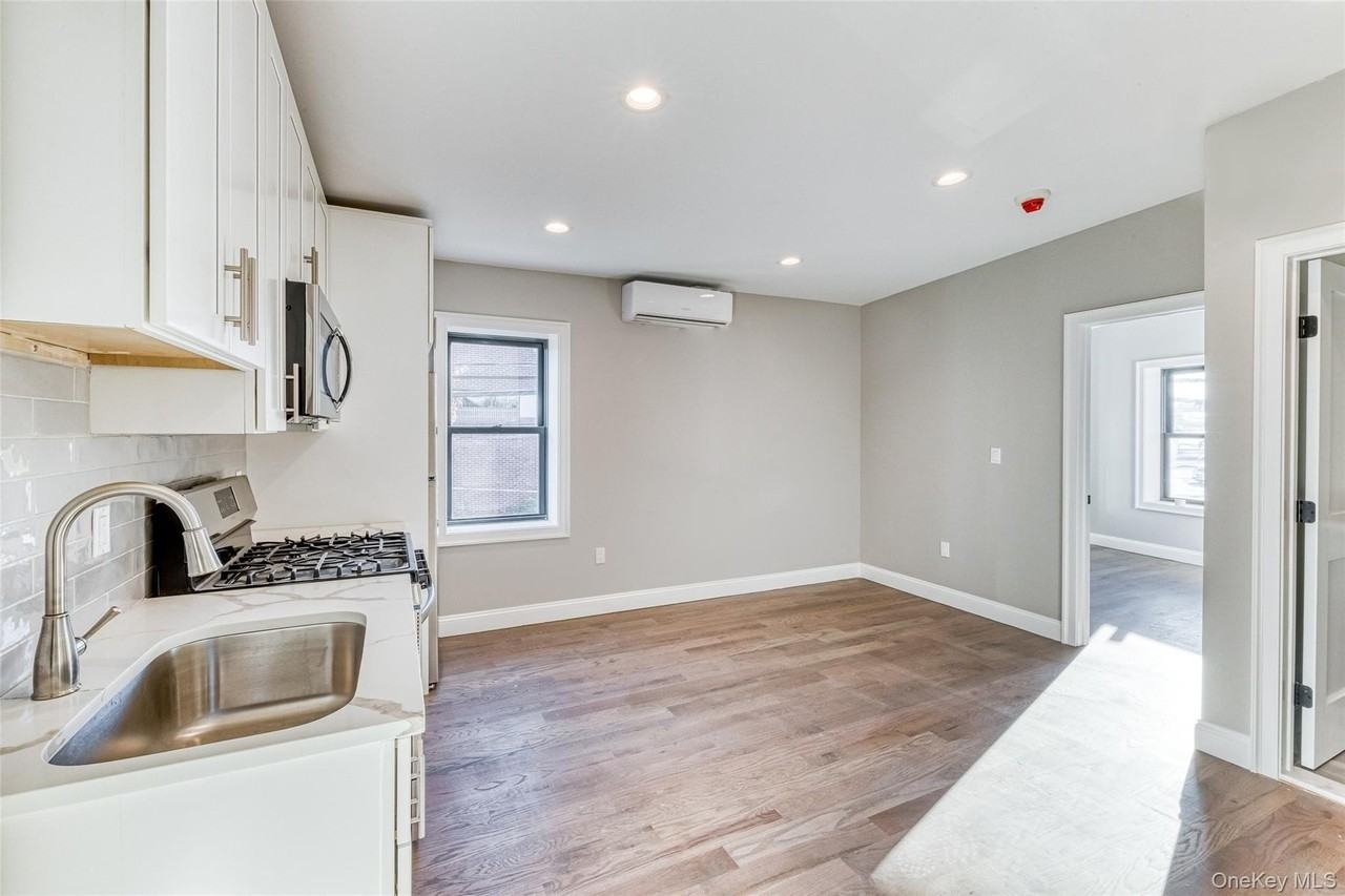 78 Roslyn Rd #204 - Photo 7 of 9