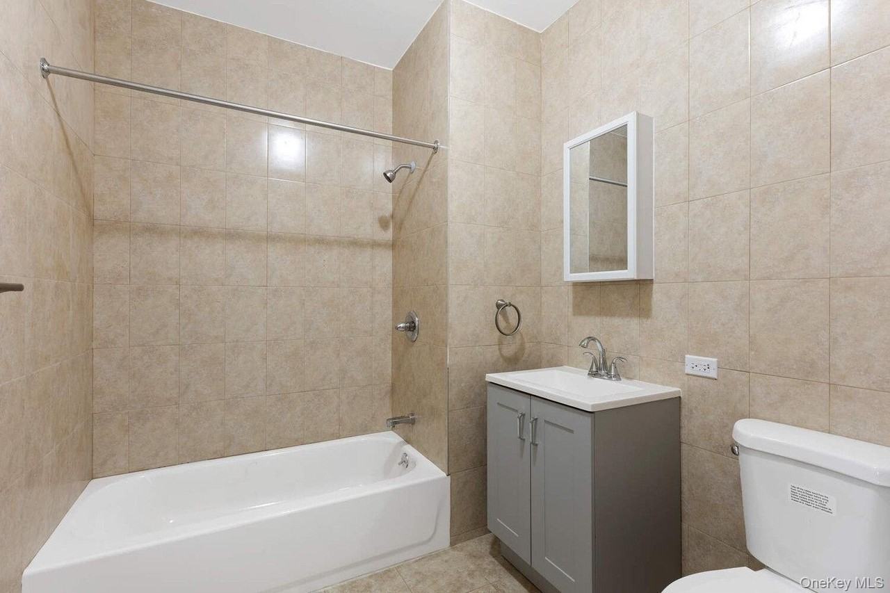 1107 Rogers Ave #3B - Photo 3 of 11