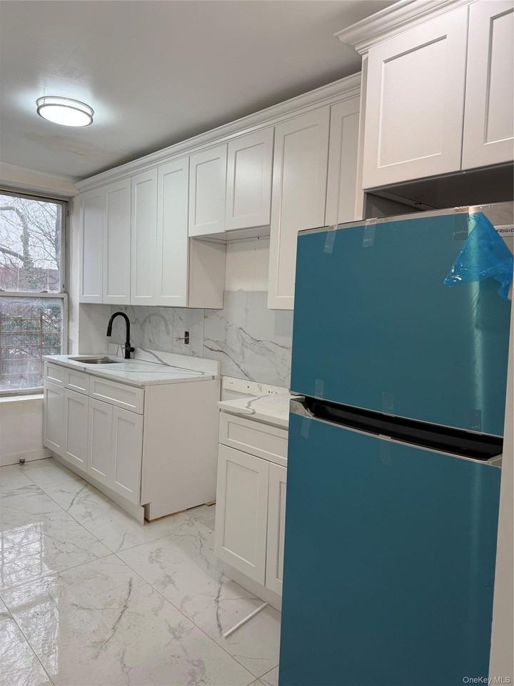 70 Howard Ave - Photo 2 of 8