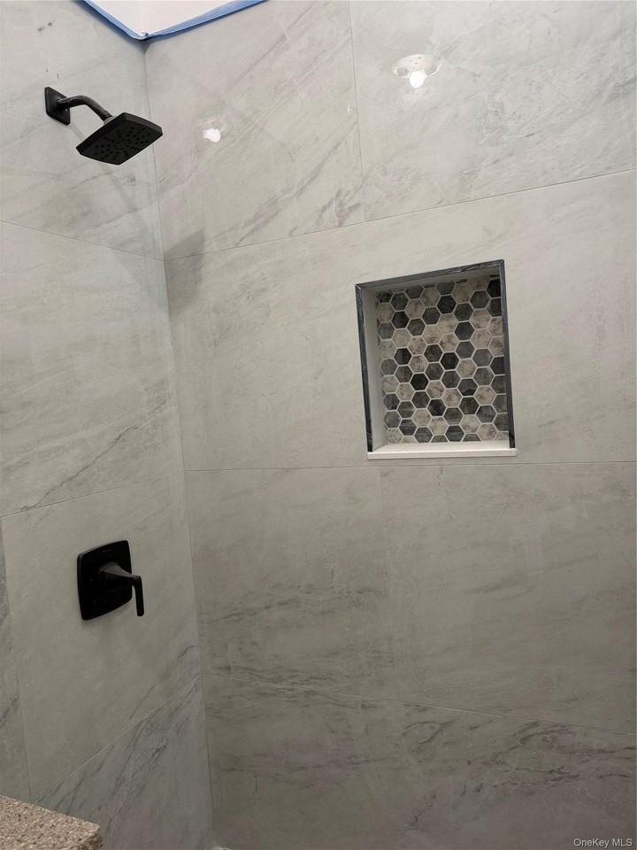 70 Howard Ave - Photo 7 of 8