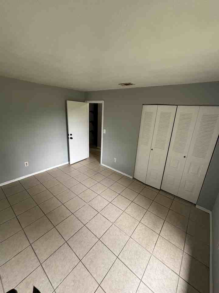 2321 Southwest 31st Place - 4Unit 4 #4 - Photo 3 of 26
