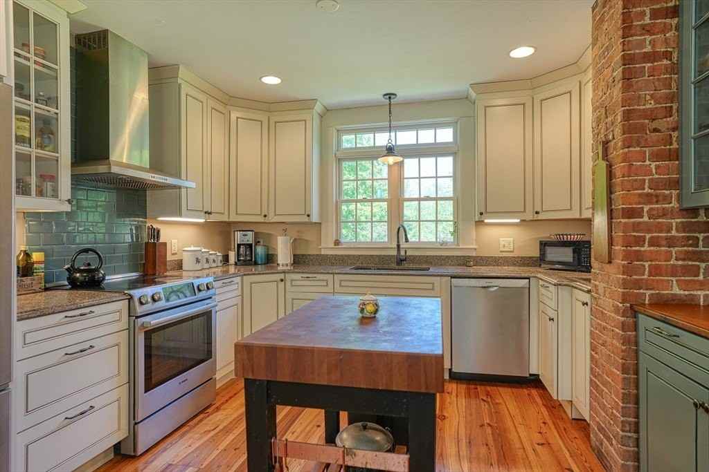 302 S Bolton Rd - Photo 6 of 25