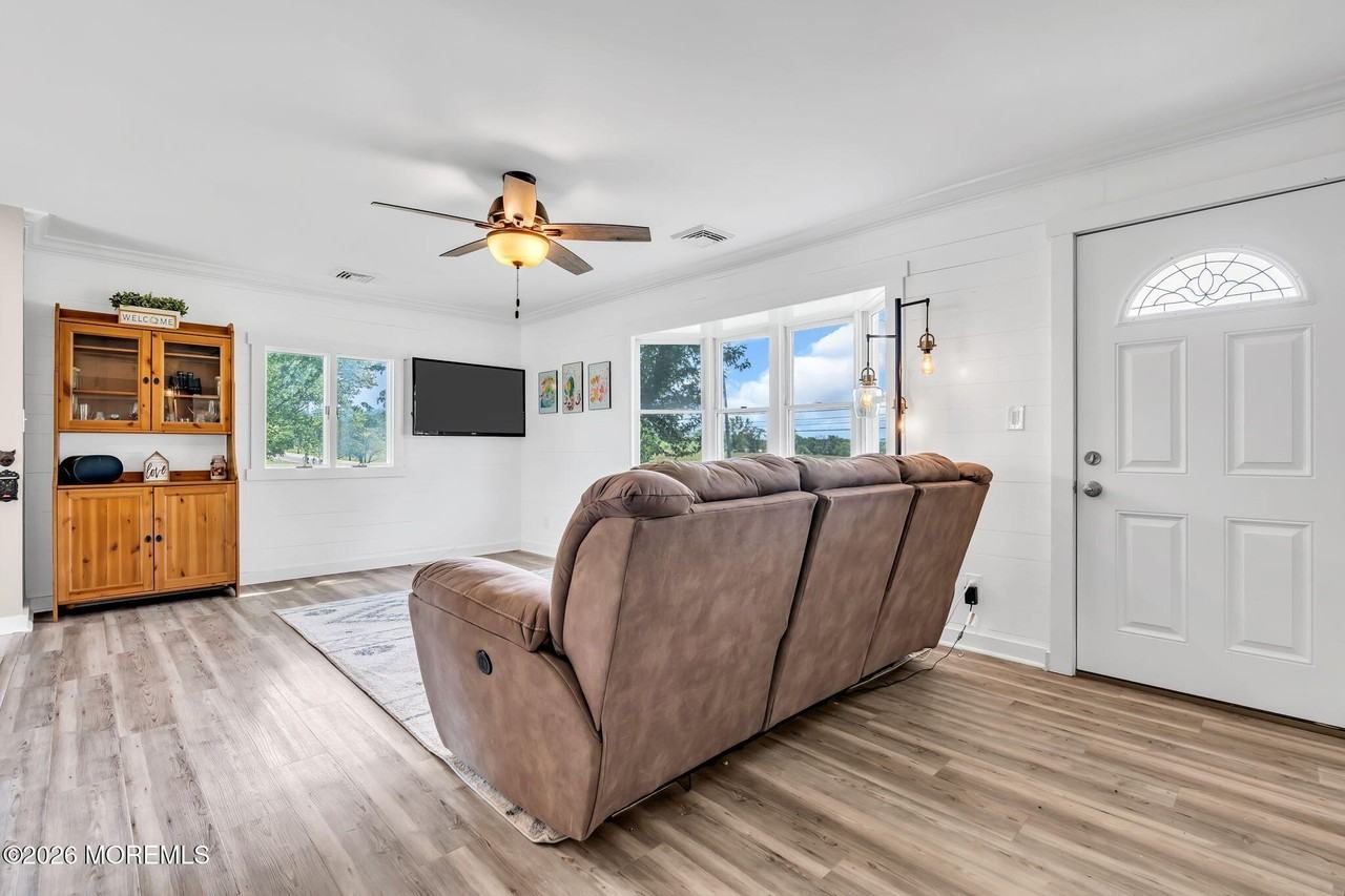 4160 Atlantic Ave - Photo 7 of 38