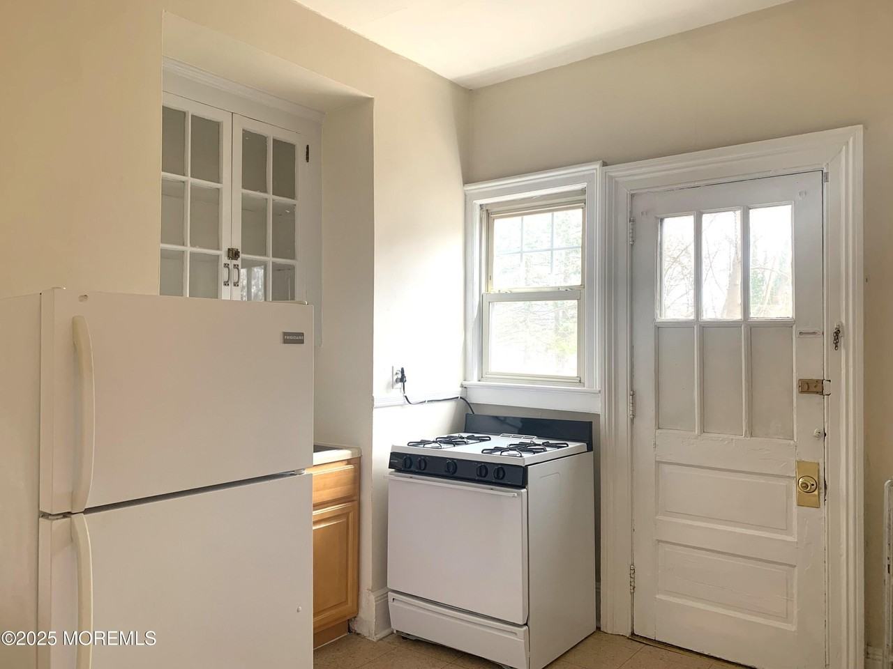 207 Woodbridge Ave #A - Photo 6 of 17