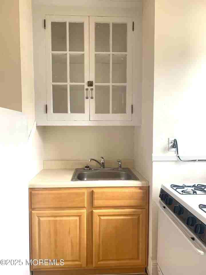207 Woodbridge Ave #A - Photo 7 of 17