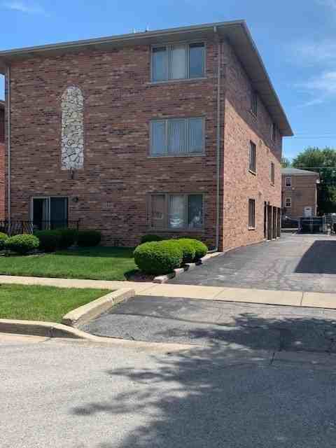 10541 Parkside Ave #2W - Photo 2 of 15