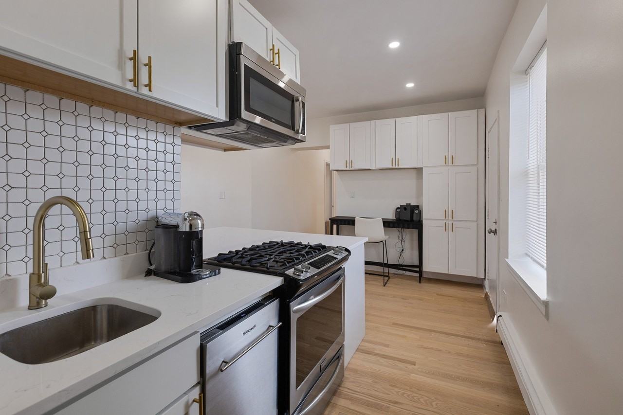 543 E 60th St #4 - Photo 6 of 17