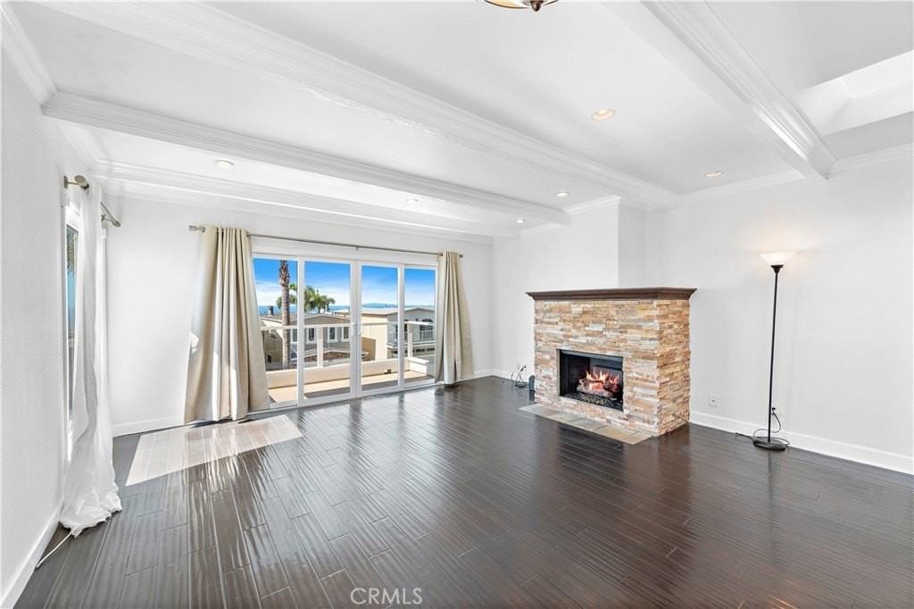 882 Acapulco St - Photo 4 of 37