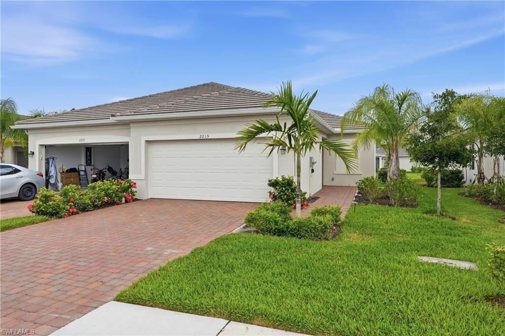 2215 Dragonfruit Way - Photo 2 of 38