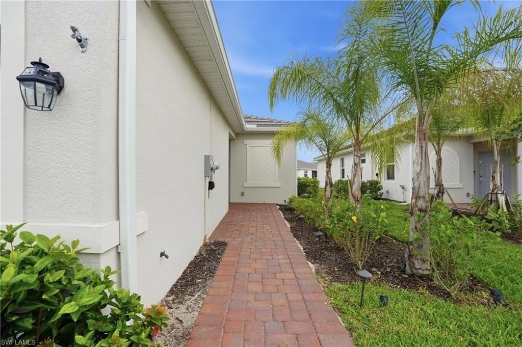 2215 Dragonfruit Way - Photo 3 of 38