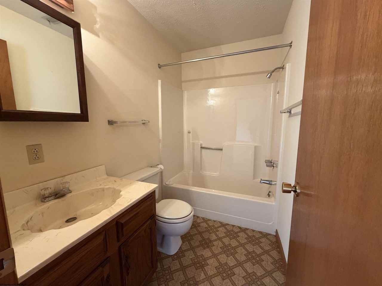 27 Trovato St #7 - Photo 3 of 5