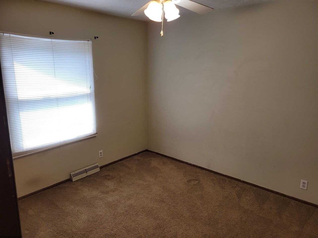 929 Garrison Ave - Photo 5 of 27