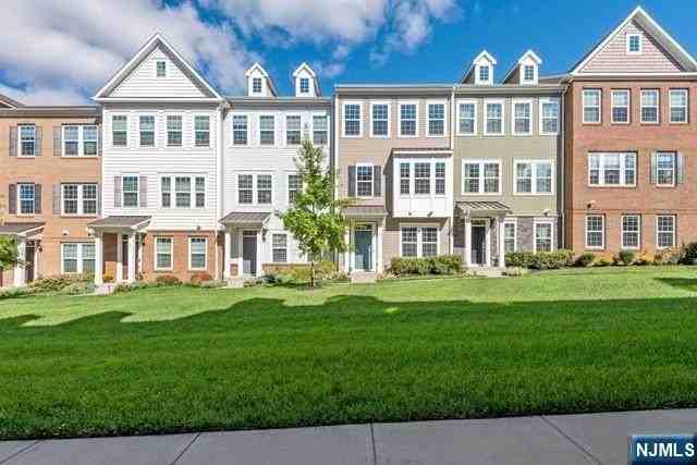 70 Truman Dr - Photo 2 of 42
