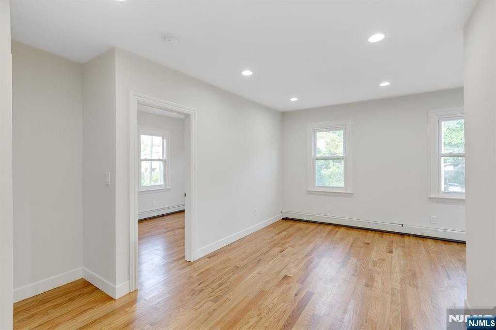 161 Ashland Ave #2 - Photo 4 of 18