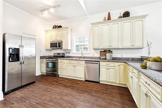 3316 Calhoun St - Photo 6 of 33