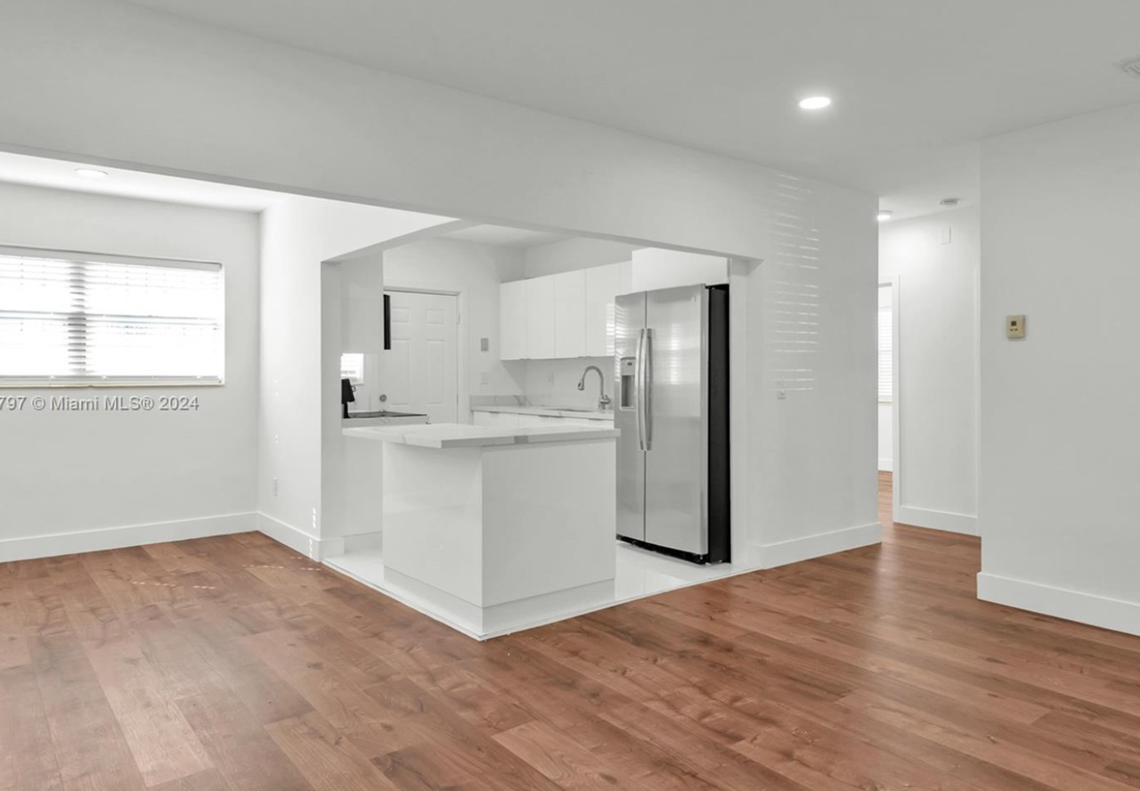 NE 1st Ave - Photo 2 of 9