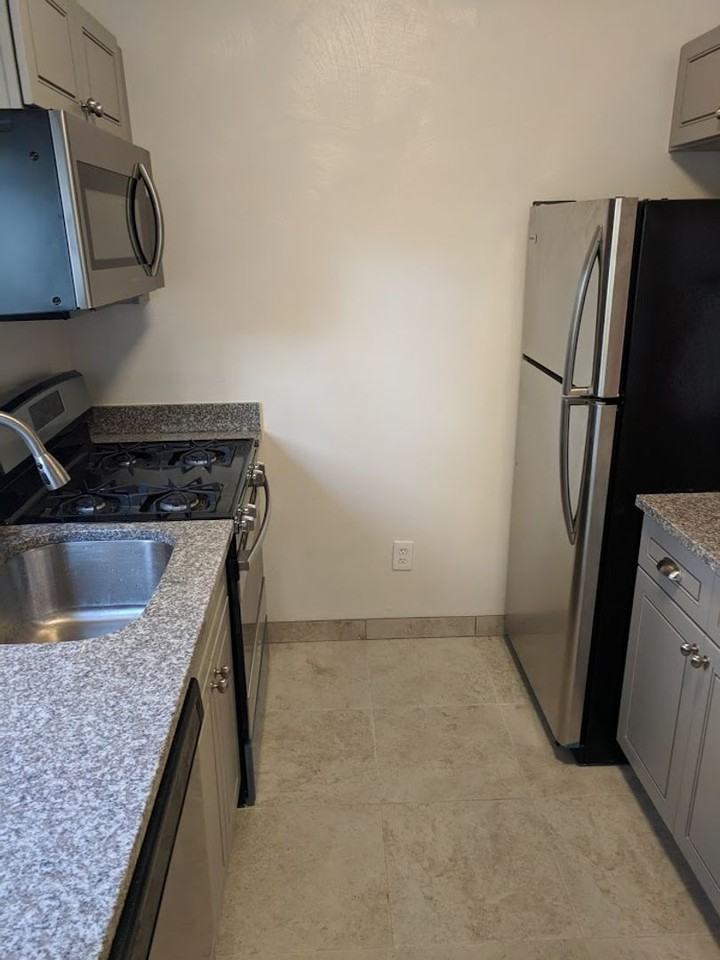 915 Mellon St - Photo 5 of 29
